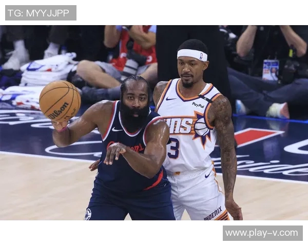 快船训练营第二天精彩瞬间哈登博格丹欢笑小卡保罗同框引关注