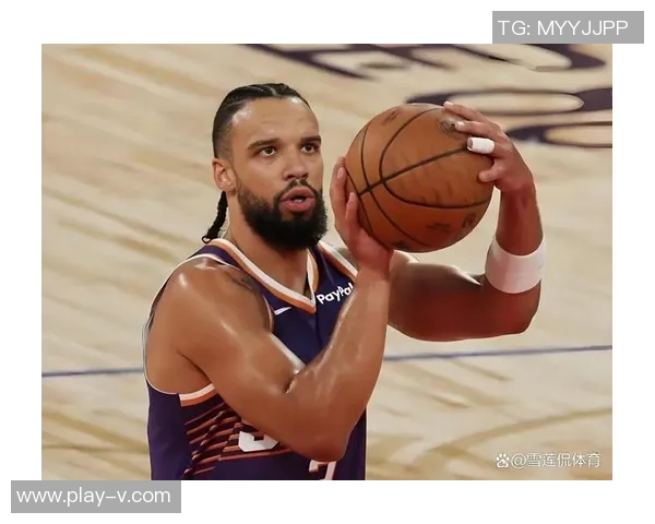 布克回忆赛季初低谷期强调团队拼搏精神与连胜信心